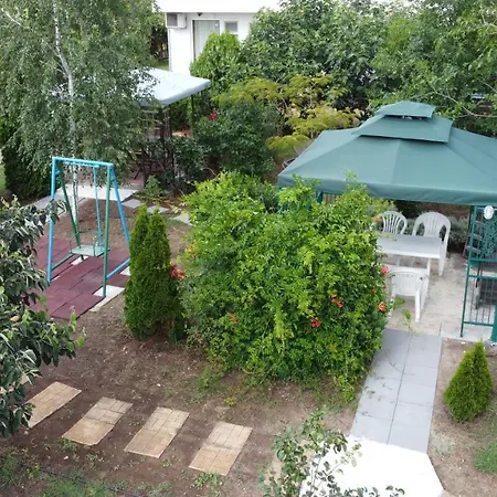 Lilia Guest house *