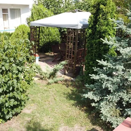 Lilia Guest house *