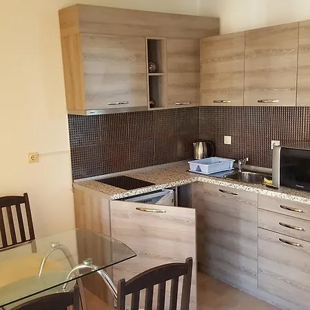 лилия Несебър