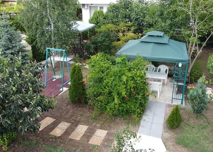 Lilia Πανσιόν 4*