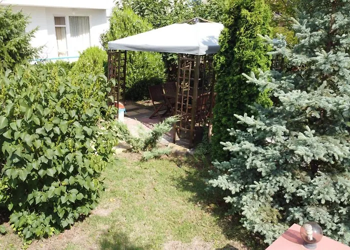 Lilia Πανσιόν 4*