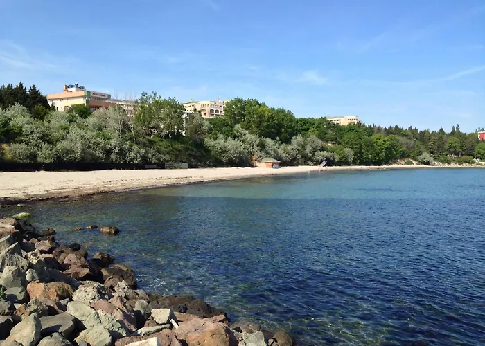 Lilia Πανσιόν Νεσέμπαρ