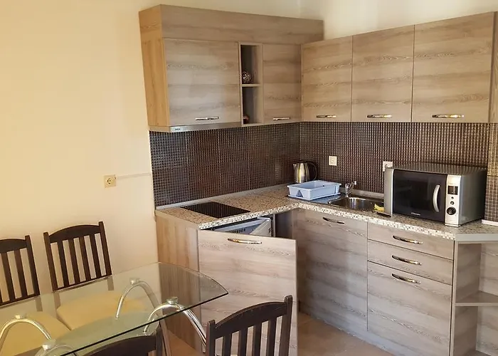 Lilia Νεσέμπαρ