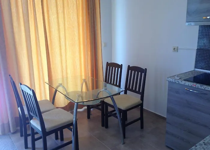 Πανσιόν Lilia 4*