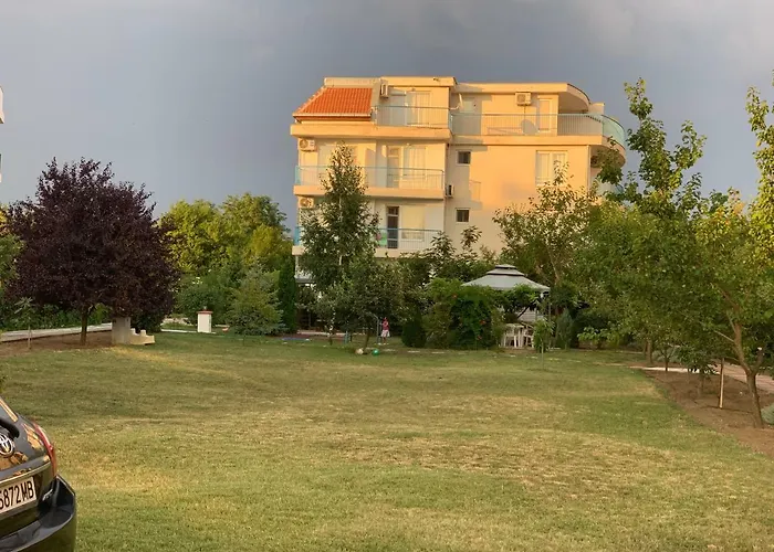 Lilia 4* Νεσέμπαρ