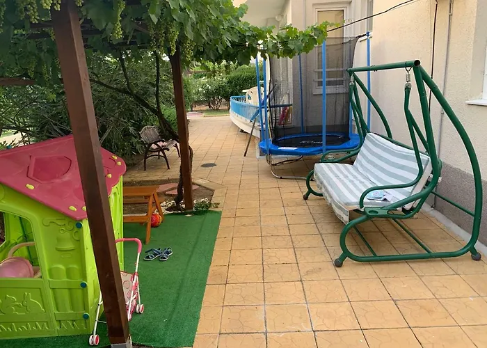 Πανσιόν Lilia 4*