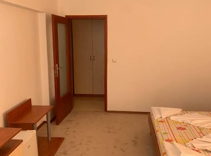 Πανσιόν Lilia 4*