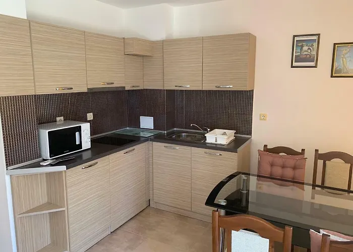 Πανσιόν Lilia 4*